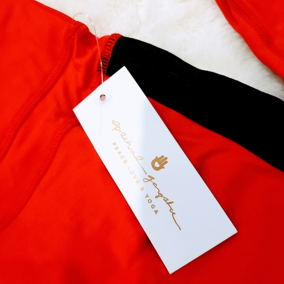 SPIRITUAL GANGSTER LEGGINGS / centered studio tight in cherry 🍒 - Picture 5 of 6